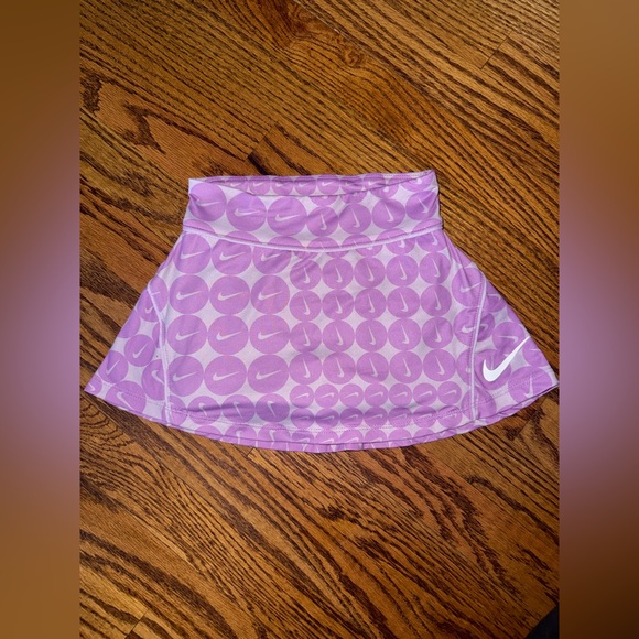 Nike toddler 4T White and Purple Athletic Set top and skort - Picture 3 of 3